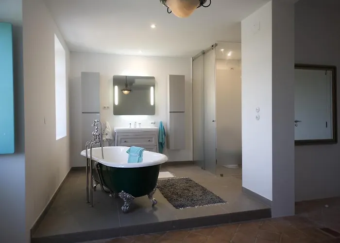 Quinta Amarela Xl By Portucasa